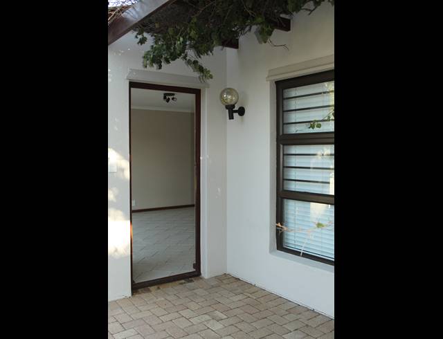 3 BEDROOM TOWNHOUSE RENTED IN PROTEA VALLEY